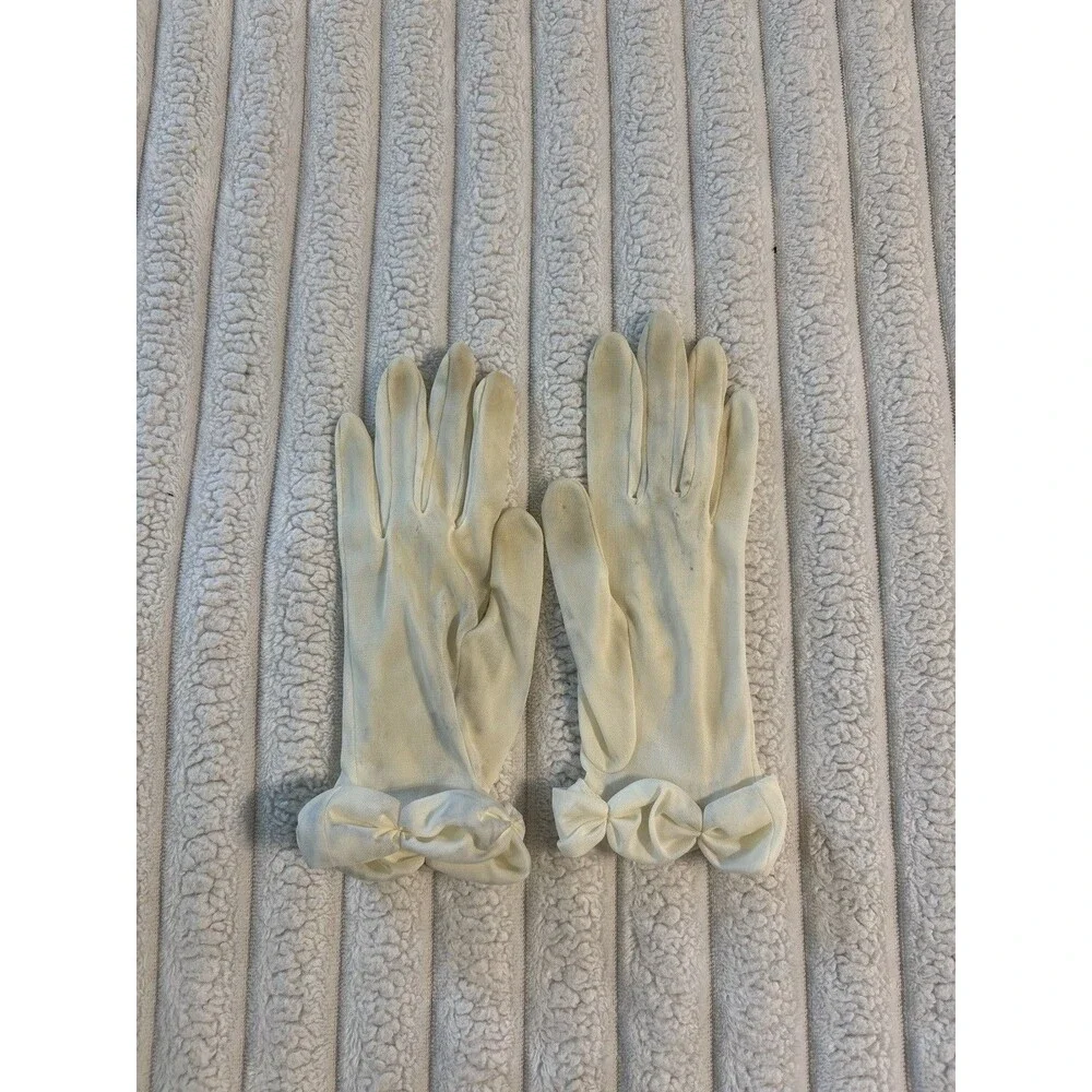 Vintage woman’s gloves 1960’s white stretch Bows at wrist